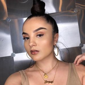 Meet your Posher, Damaris